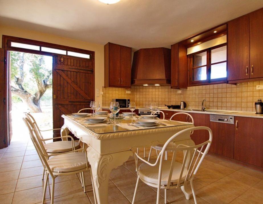 Villa Maragoudi Arménoi 외부 사진